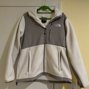 Woman’s North Face Denali Fleece Jacket